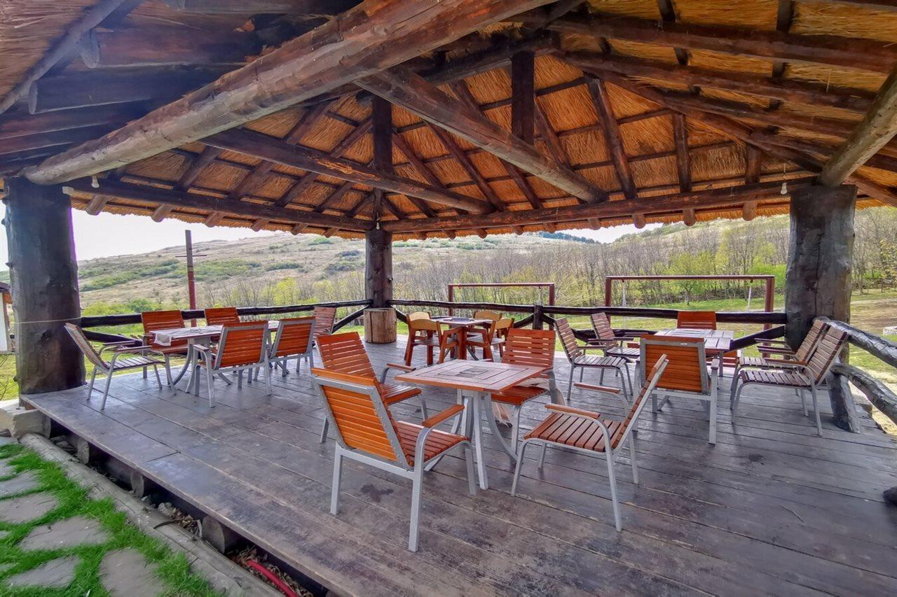 Ferma Dacilor Hotel Tohani Exterior photo